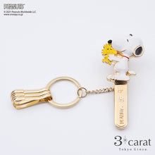 画像をギャラリービューアに読み込む, PEANUTS バッグキークリップ スヌーピーとウッドストックだっこ
